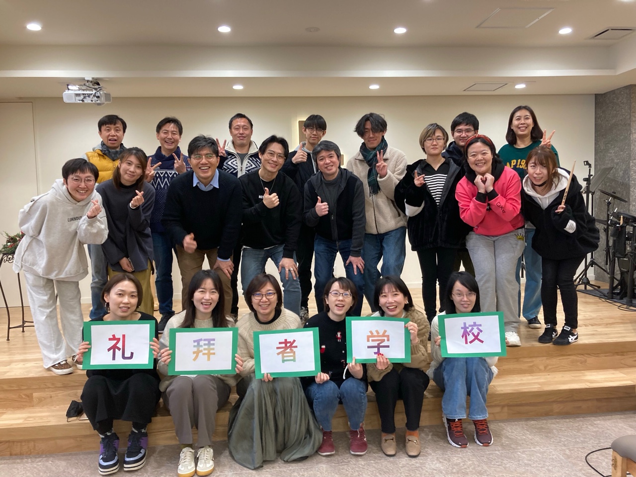 도쿄닛뽀리국제교회 찬양과 경배 학교.jpg